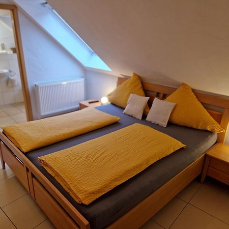 Weingut U. Gaestehaus Becker Platten Екстериор снимка